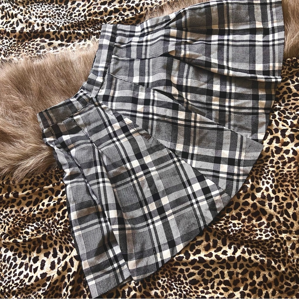H&M Black and White Plaid Pleated High-Waist Skirt ⋆ PRE-LOVED ⋆